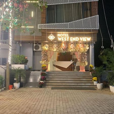 Hotel West End View A Unit Of Hotel Sc Residency Zirakpur Экстерьер фото