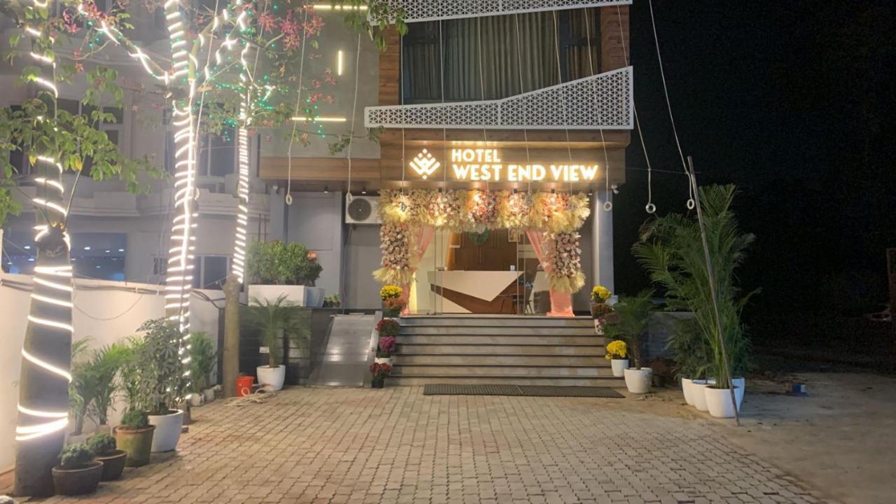 Hotel West End View A Unit Of Hotel Sc Residency Zirakpur Экстерьер фото