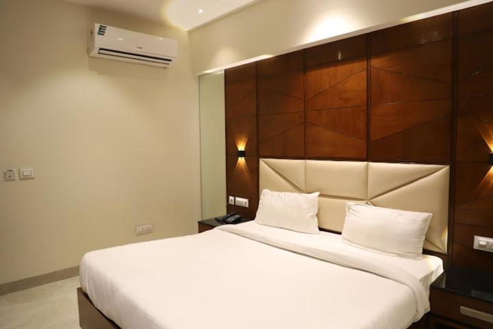 Hotel West End View A Unit Of Hotel Sc Residency Zirakpur Номер фото